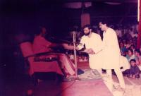Manapatra being offered to HH Swamiji - 1989  (Pic Courtesy Sh. Suresh Mallapur)